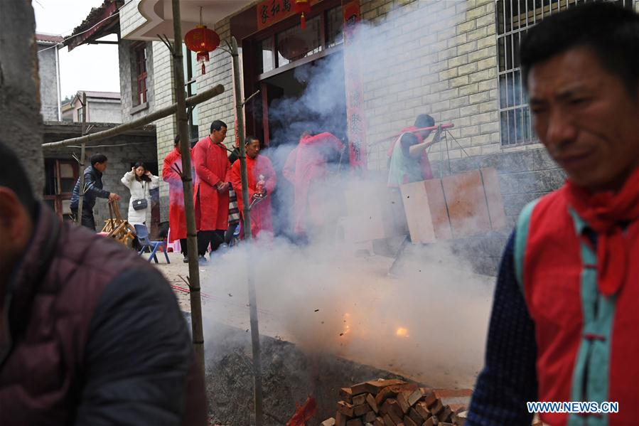 (FESTIVECHINA)CHINA-JIANGXI-NANFENG TOWN-NUO OPERA (CN)