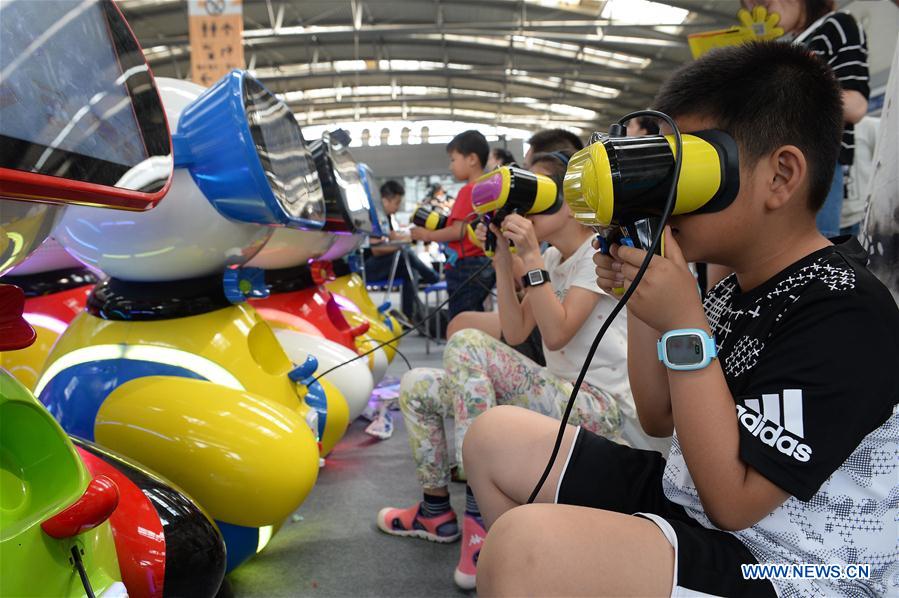 (MOMENTS FOREVER) CHINA-INT'L CHILDREN'S DAY-ENTERTAINMENT-EVOLUTION (CN)