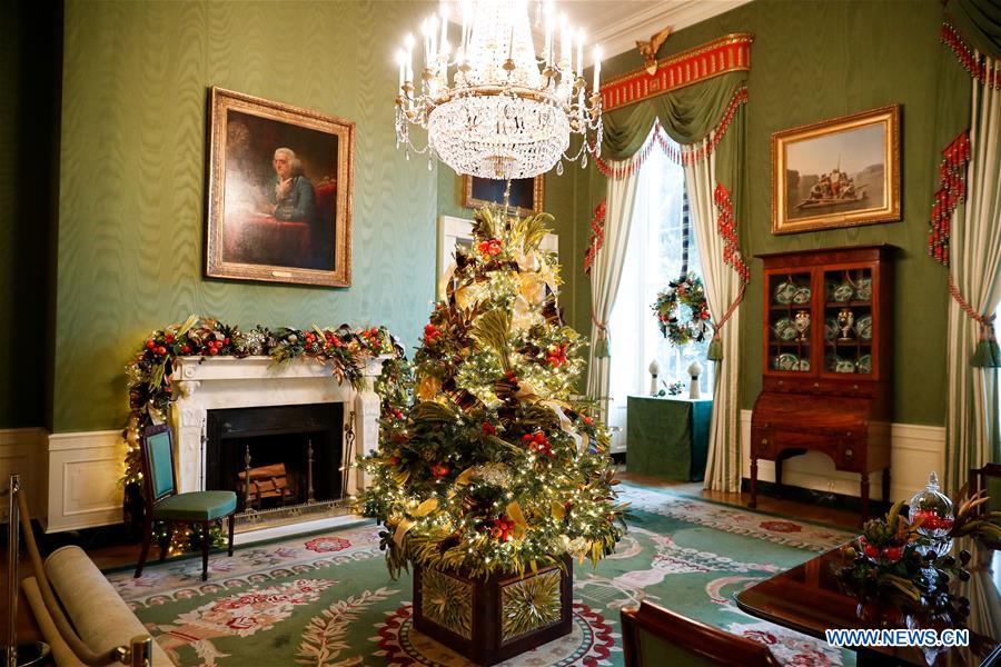 U.S.-WASHINGTON D.C.-WHITE HOUSE-CHRISTMAS-PREPARATION