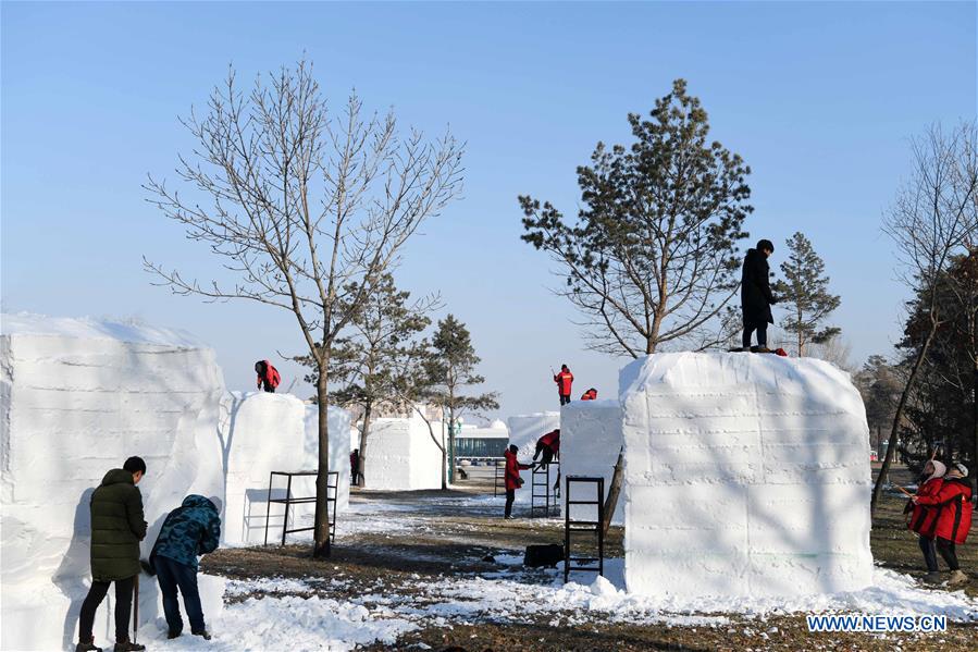 CHINA-HEILONGJIANG-HARBIN-SNOW SCULPTURES-COMPETITION (CN)