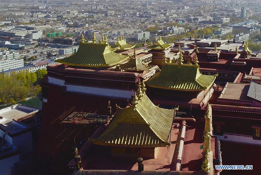(InTibet)CHINA-LHASA-POTALA PALACE-GOLDEN TOPS-RENOVATION (CN)