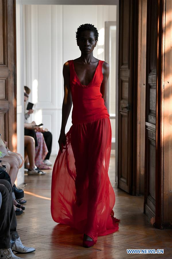 FRANCE-PARIS-FASHION-XUAN