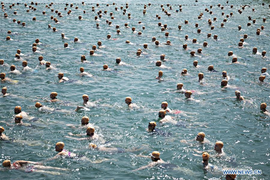 SWITZERLAND-ZURICH-LAKE CROSSING-SWIMMING
