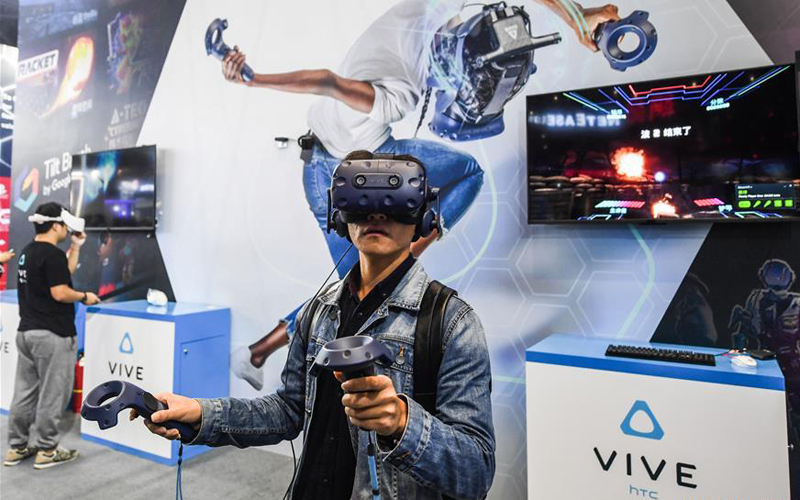 Light of Internet Expo of 5th World Internet Conference opens in Wuzhen