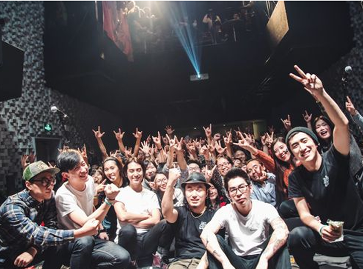 WHO’S LISTENING？