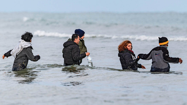英國(guó)簽證費(fèi)上漲：移民“剎車(chē)閥”還是經(jīng)濟(jì)“絆腳石”