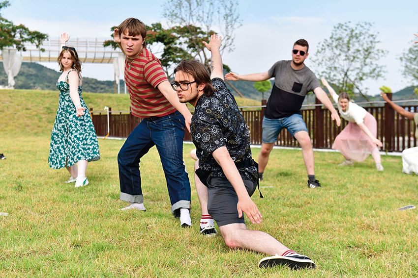 英國(guó)Z世代：為何“凝視”？