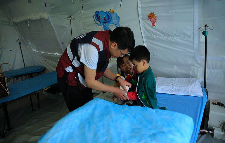 致敬偉大改革｜對話40年，講述身邊的健康故事（第十四集）——白衣衛士：與時間賽跑