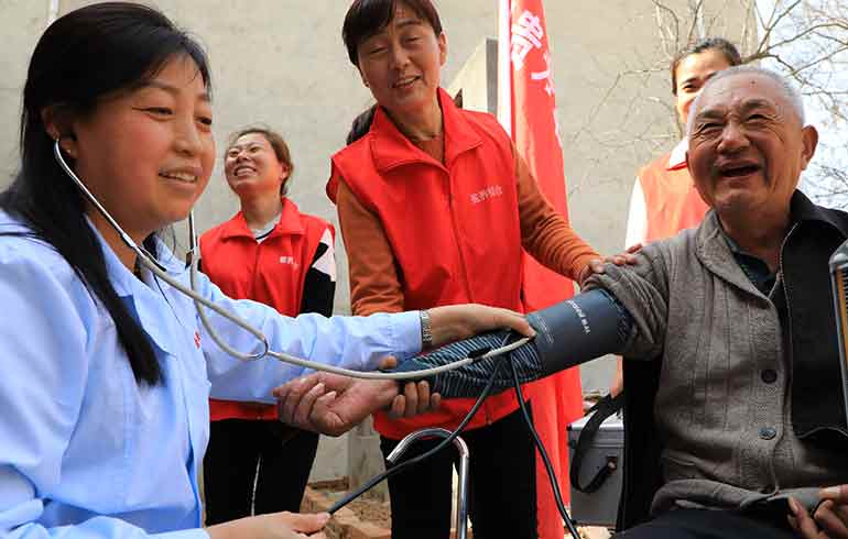 致敬偉大改革｜對話40年，講述身邊的健康故事39—免疫規(guī)劃40年，撐起健康保護傘