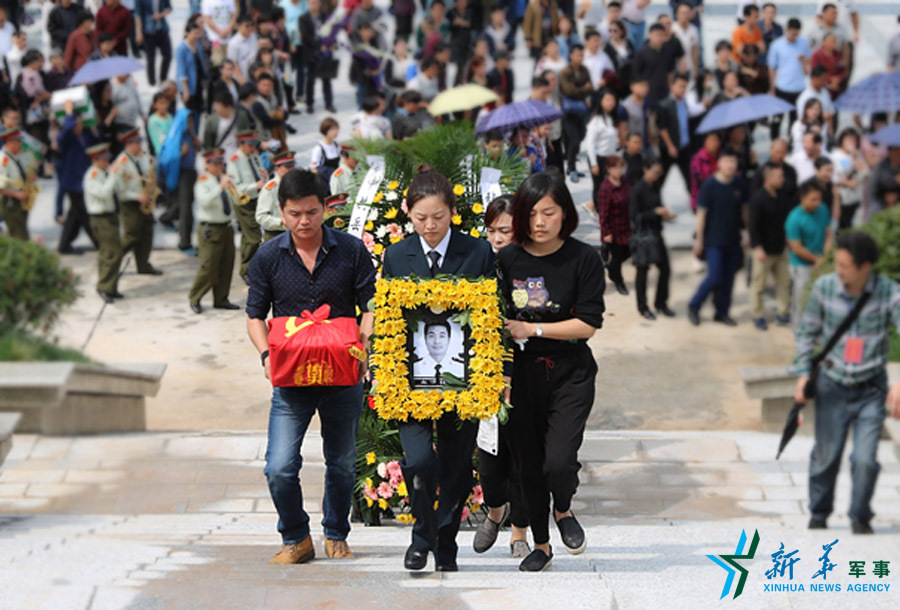 ↑張超烈士骨灰安葬儀式。