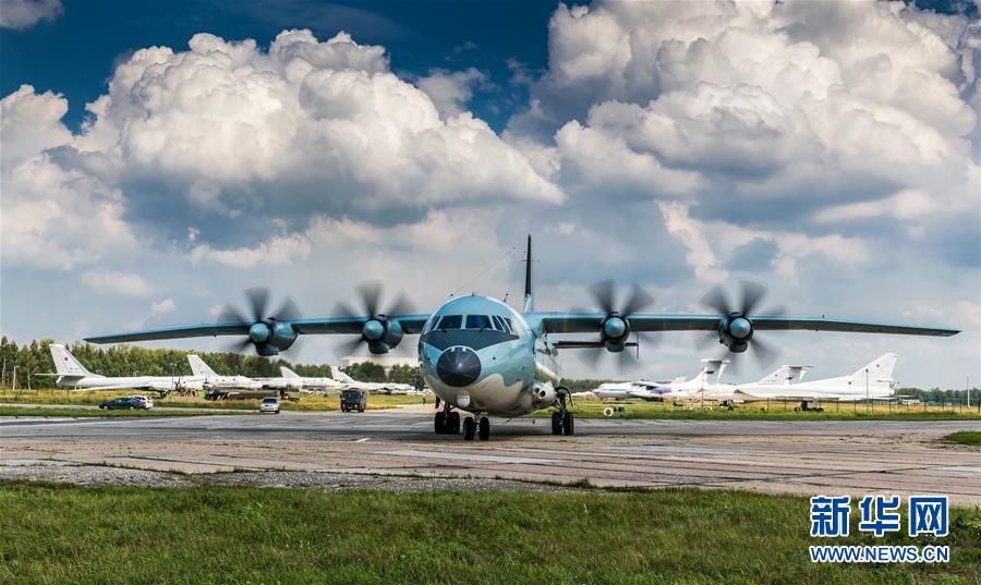 (國際·圖文互動)(1)中國空軍參加“國際軍事比賽-2018”的五型戰機和空降兵分隊抵達俄羅斯