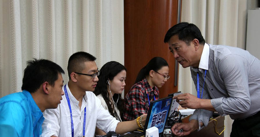 新華網前方記者在直播現場