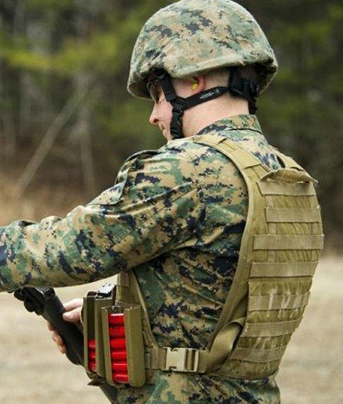 是電影還是現(xiàn)實？美軍陸戰(zhàn)隊士兵操大槍射擊練習(xí)