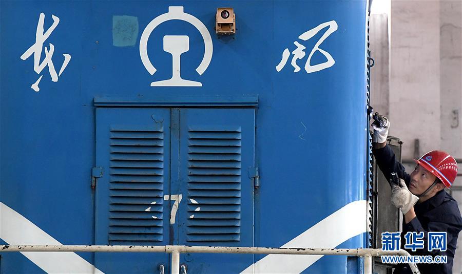 （圖片故事）（2）“機車醫生”李向前：“望聞問切”保安全