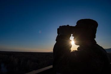 流動(dòng)的界河水,堅(jiān)守的夫妻哨——“界河夫妻”30年守河護(hù)邊的故事