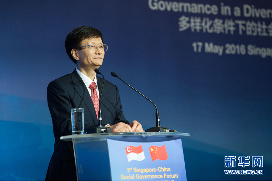 5月17日,中共中央政治局委員、中央政法委書記、中央綜治委主任孟建柱出席在新加坡舉行的第三屆中新社會治理高層論壇。新華社發(王應耀攝) 5月17日,中共中央政治局委員、中央政法委書記、中央綜治委主任孟建柱出席在新加坡舉行的第三屆中新社會治理高層論壇。新華社發(王應耀攝)