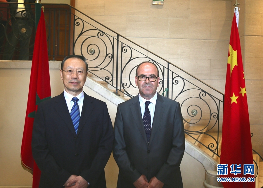 9月19日,在摩洛哥首都拉巴特,中共中央書記處書記、全國政協(xié)副主席杜青林(左)會見摩洛哥參議長本希馬。應摩洛哥參議院邀請,中共中央書記處書記、全國政協(xié)副主席杜青林于18日至20日率中共代表團訪摩,分別會見政府首腦本·基蘭、參議長本希馬、真實性與現代黨總書記奧馬里等。新華社記者劉鍇攝 9月19日,在摩洛哥首都拉巴特,中共中央書記處書記、全國政協(xié)副主席杜青林(左)會見摩洛哥參議長本希馬。應摩洛哥參議院邀請,中共中央書記處書記、全國政協(xié)副主席杜青林于18日至20日率中共代表團訪摩,分別會見政府首腦本·基蘭、參議長本希馬、真實性與現代黨總書記奧馬里等。新華社記者劉鍇攝