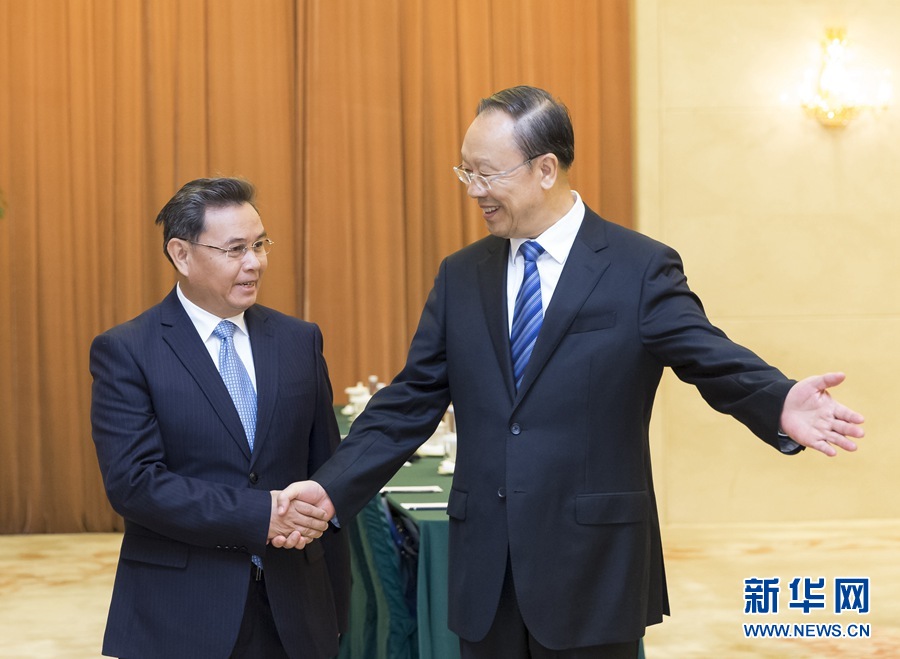 10月12日，中共中央書記處書記、全國政協副主席杜青林在北京會見來華訪問并出席“2016中國共產黨與世界對話會”的老撾人革黨中央政治局委員、建國陣線中央主席賽頌蓬·豐威漢率領的老撾人革黨代表團?！⌒氯A社記者丁海濤攝