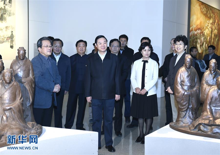 12月6日,中共中央政治局委員、中央書記處書記、中宣部部長劉奇葆在北京參觀中華文明歷史題材美術(shù)創(chuàng)作工程入選作品展覽。 新華社記者張領(lǐng)攝 12月6日,中共中央政治局委員、中央書記處書記、中宣部部長劉奇葆在北京參觀中華文明歷史題材美術(shù)創(chuàng)作工程入選作品展覽。 新華社記者張領(lǐng)攝