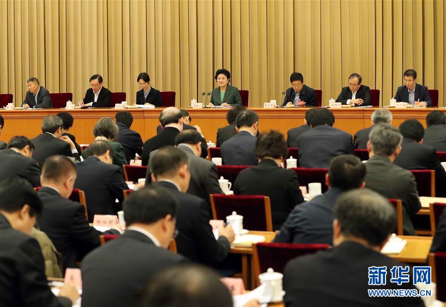 12月9日,中共中央政治局委員、國(guó)務(wù)院副總理劉延?xùn)|在北京出席教育部直屬高校工作咨詢委員會(huì)第26次全體會(huì)議并講話。 新華社記者劉衛(wèi)兵攝 12月9日,中共中央政治局委員、國(guó)務(wù)院副總理劉延?xùn)|在北京出席教育部直屬高校工作咨詢委員會(huì)第26次全體會(huì)議并講話。 新華社記者劉衛(wèi)兵攝