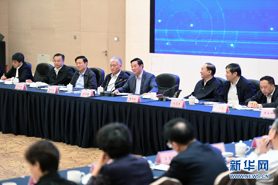 5月11日,中宣部在深圳召開深化文化體制改革座談會。中共中央政治局委員、中央書記處書記、中宣部部長劉奇葆出席會議并講話。 新華社記者張領 攝 5月11日,中宣部在深圳召開深化文化體制改革座談會。中共中央政治局委員、中央書記處書記、中宣部部長劉奇葆出席會議并講話。 新華社記者張領 攝