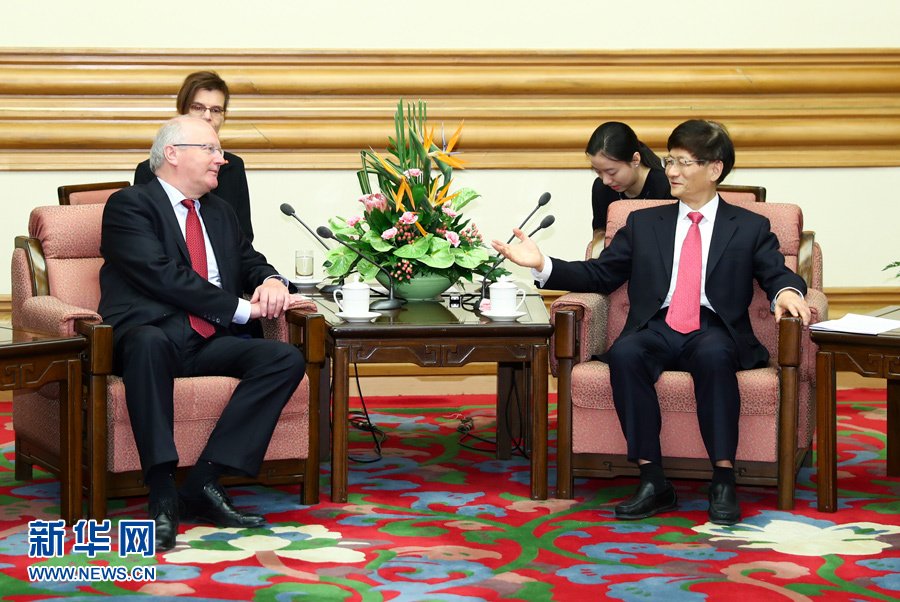 6月15日，中共中央政治局委員、中央政法委書記孟建柱在北京會見德國聯(lián)邦總理府情報國務秘書弗里徹。 新華社記者 謝環(huán)馳 攝