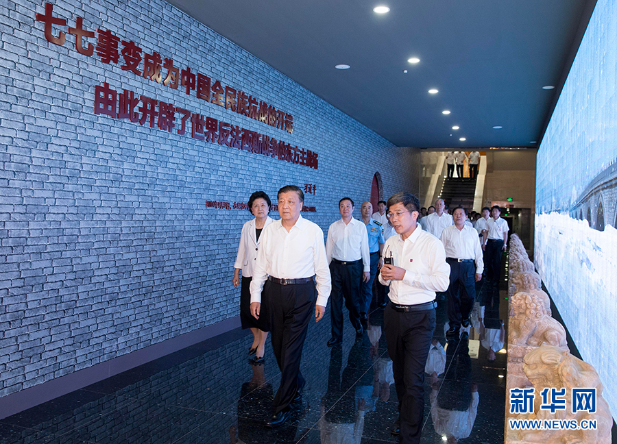 7月7日,紀(jì)念全民族抗戰(zhàn)爆發(fā)80周年儀式在中國人民抗日戰(zhàn)爭紀(jì)念館舉行。中共中央政治局常委、中央書記處書記劉云山出席儀式并講話。這是儀式后,劉云山參觀《全民抗戰(zhàn)偉大壯舉——紀(jì)念全民族抗戰(zhàn)爆發(fā)80周年專題展覽》。 新華社記者丁林?jǐn)z 7月7日,紀(jì)念全民族抗戰(zhàn)爆發(fā)80周年儀式在中國人民抗日戰(zhàn)爭紀(jì)念館舉行。中共中央政治局常委、中央書記處書記劉云山出席儀式并講話。這是儀式后,劉云山參觀《全民抗戰(zhàn)偉大壯舉——紀(jì)念全民族抗戰(zhàn)爆發(fā)80周年專題展覽》。 新華社記者丁林?jǐn)z