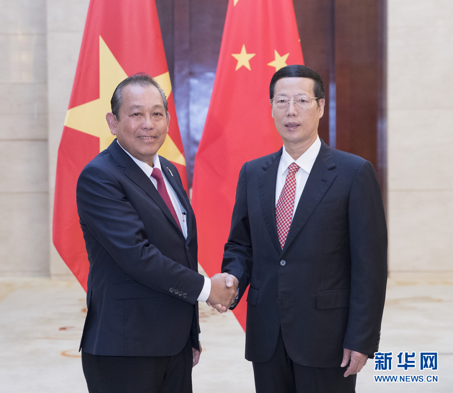 9月11日,中共中央政治局常委、國務院副總理張高麗在廣西南寧會見前來出席第十四屆中國-東盟博覽會和中國-東盟商務與投資峰會的越南常務副總理張和平。新華社記者王曄攝 9月11日,中共中央政治局常委、國務院副總理張高麗在廣西南寧會見前來出席第十四屆中國-東盟博覽會和中國-東盟商務與投資峰會的越南常務副總理張和平。新華社記者王曄攝