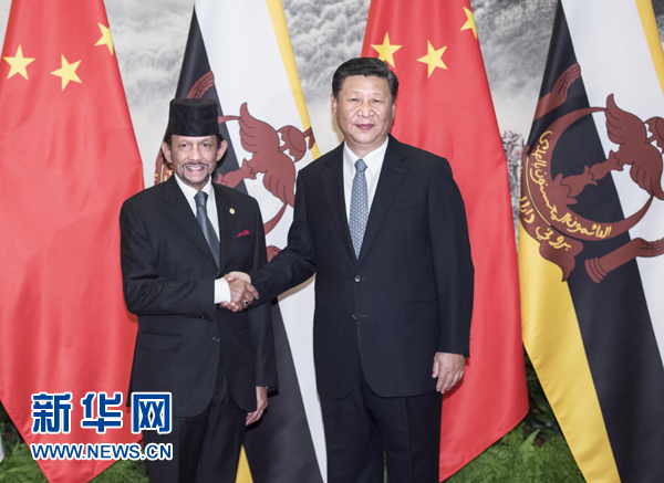9月13日,國(guó)家主席習(xí)近平在北京人民大會(huì)堂同文萊蘇丹哈桑納爾舉行會(huì)談。 新華社記者 李濤 攝 9月13日,國(guó)家主席習(xí)近平在北京人民大會(huì)堂同文萊蘇丹哈桑納爾舉行會(huì)談。 新華社記者 李濤 攝