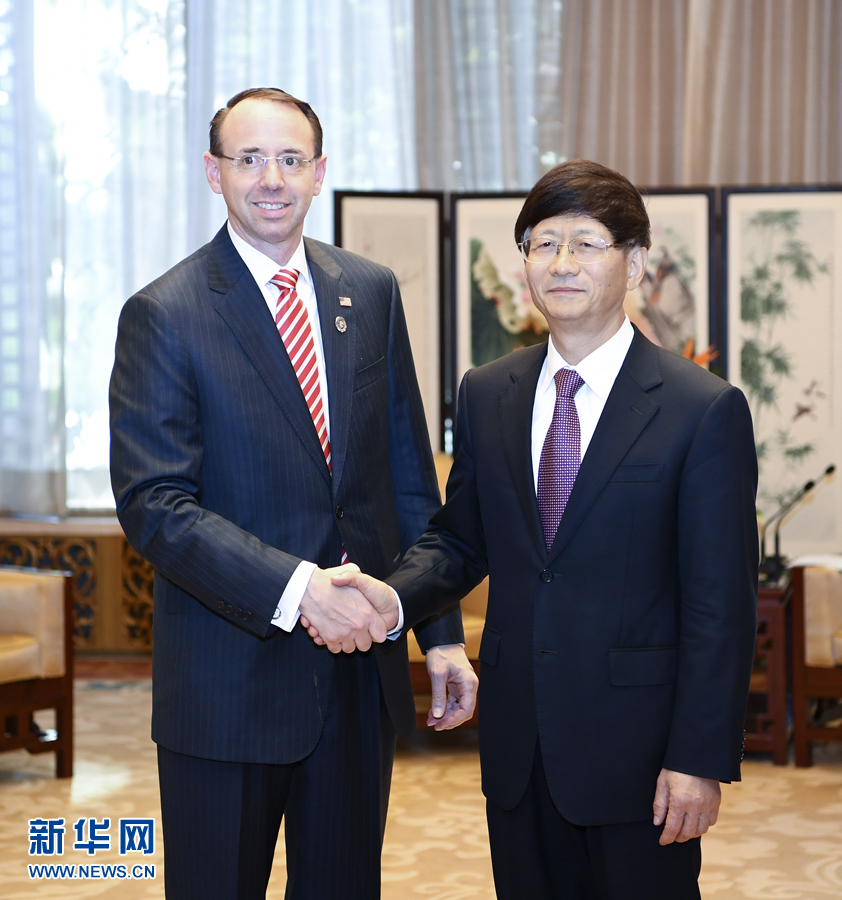 9月26日,中共中央政治局委員、中央政法委書記孟建柱在北京會見來華出席國際刑警組織第86屆全體大會的美國司法部常務副部長羅森斯坦。新華社記者 張領(lǐng) 攝 9月26日,中共中央政治局委員、中央政法委書記孟建柱在北京會見來華出席國際刑警組織第86屆全體大會的美國司法部常務副部長羅森斯坦。新華社記者 張領(lǐng) 攝