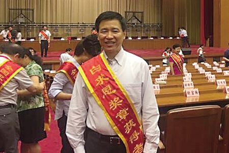 黃國寧被授予我國衛生行業的最高榮譽&ldquo;白求恩獎章&rdquo;。