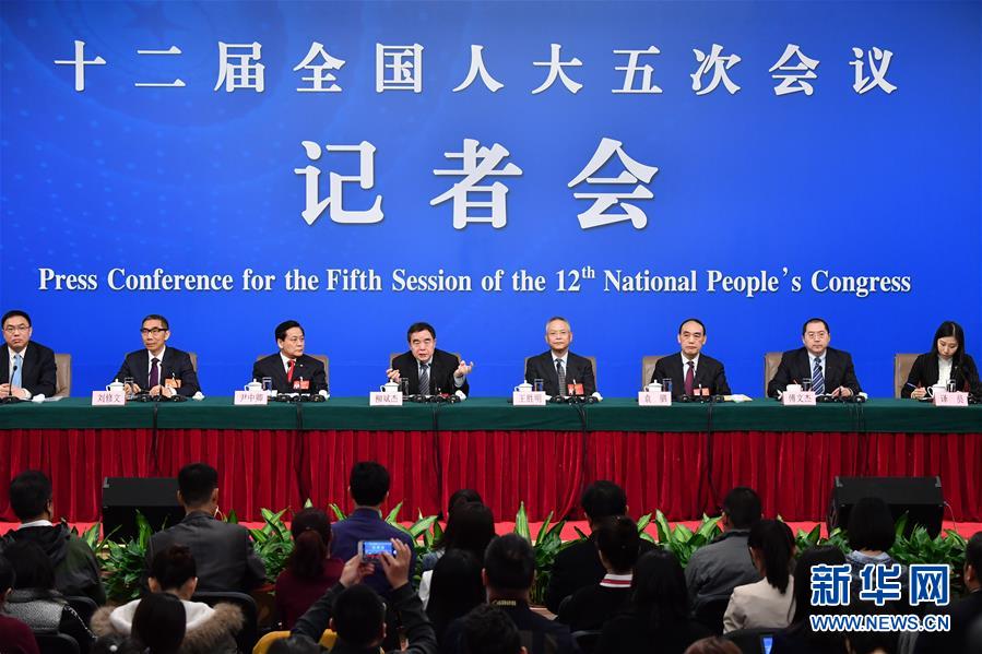 (兩會)(1)全國人大教科文衛委主任委員柳斌杰等就“人大監督工作”答記者問