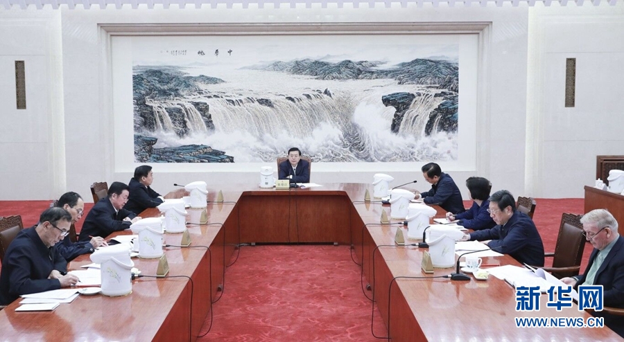 1月22日,中共十二屆全國人大常委會黨組在北京召開會議,認真學習領會習近平總書記在黨的十九屆二中全會上的重要講話精神,研究全國人大常委會貫徹落實全會精神、做好憲法修改相關工作。全國人大常委會委員長、常委會黨組書記張德江主持會議并講話。新華社記者 丁林 攝 1月22日,中共十二屆全國人大常委會黨組在北京召開會議,認真學習領會習近平總書記在黨的十九屆二中全會上的重要講話精神,研究全國人大常委會貫徹落實全會精神、做好憲法修改相關工作。全國人大常委會委員長、常委會黨組書記張德江主持會議并講話。新華社記者 丁林 攝