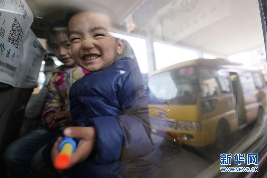 (圖文互動·新華全媒頭條)(3)讓農民致富奔小康的道路越走越寬廣——黨的十八大以來以習近平同志為核心的黨中央關心農村公路發展紀實