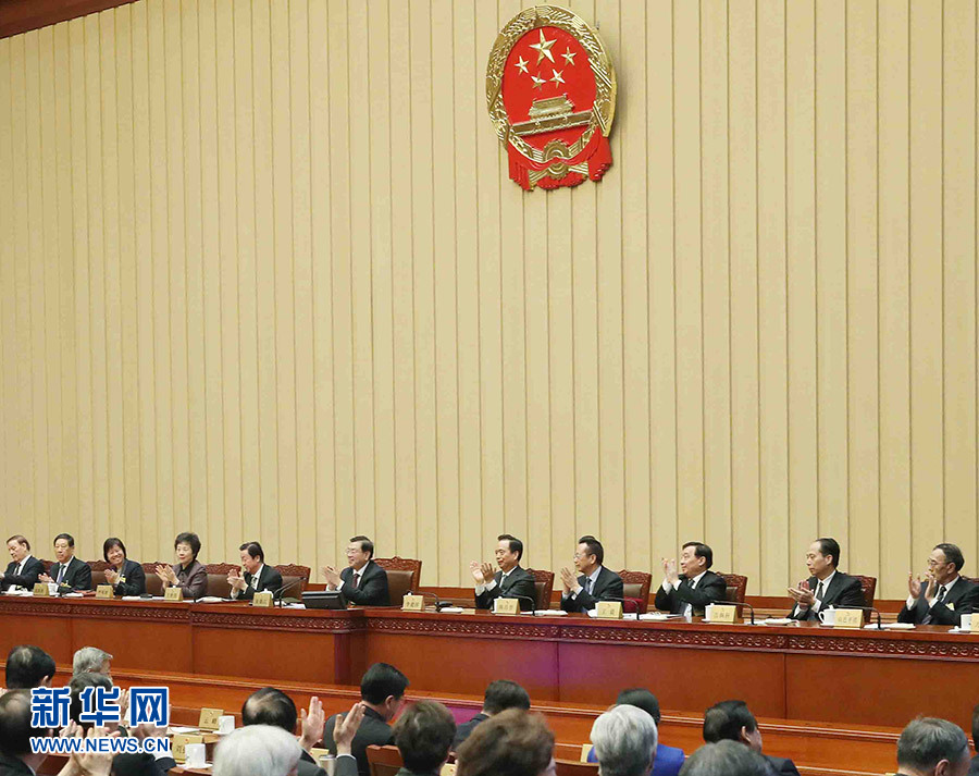 2月24日,全國人大常委會委員長張德江在北京主持十二屆全國人大常委會第三十三次會議閉幕會。在會議完成各項表決事項后,張德江發表講話。新華社記者 劉衛兵 攝 2月24日,全國人大常委會委員長張德江在北京主持十二屆全國人大常委會第三十三次會議閉幕會。在會議完成各項表決事項后,張德江發表講話。新華社記者 劉衛兵 攝