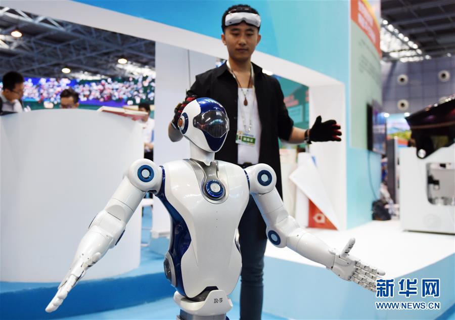 (新華全媒頭條·圖文互動)(5)領航新時代中國經濟航船——從中央財經領導小組會議看以習近平同志為核心的黨中央駕馭中國經濟