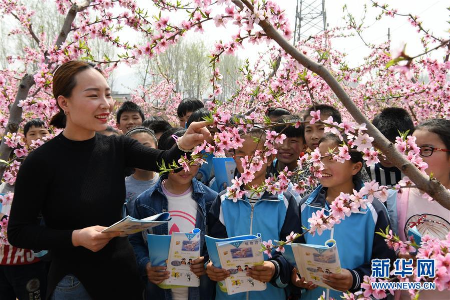 (新華全媒頭條·兩會精神看落實·圖文互動)(3)適應發展新方位 奮進決勝長征路