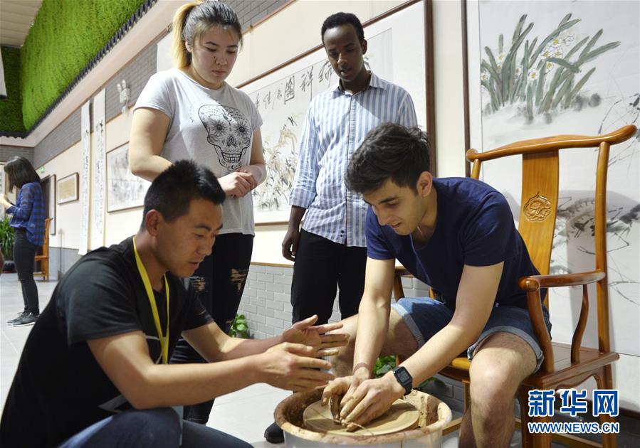 (文化)(1)外國(guó)留學(xué)生赴甘肅進(jìn)行文化交流