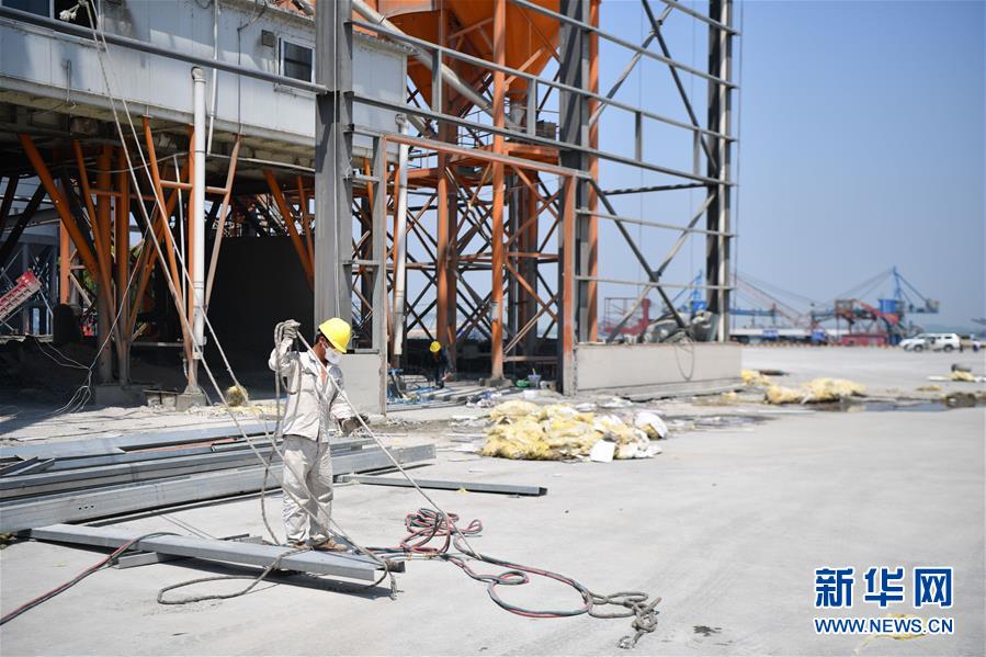 (大江奔流——來自長江經(jīng)濟(jì)帶的報(bào)道·新華全媒頭條·圖文互動(dòng))(8)打造經(jīng)濟(jì)高質(zhì)量發(fā)展的強(qiáng)勁引擎——深入推動(dòng)長江經(jīng)濟(jì)帶發(fā)展述評(píng)