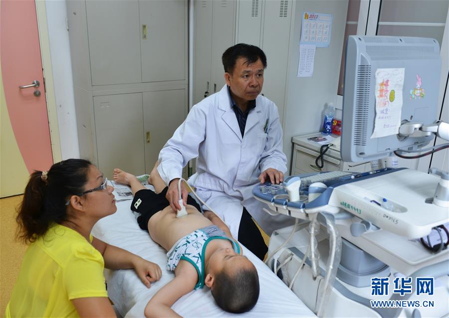 (新華全媒頭條·圖文互動)(4)以生命的名義——獻給首個“中國醫師節”