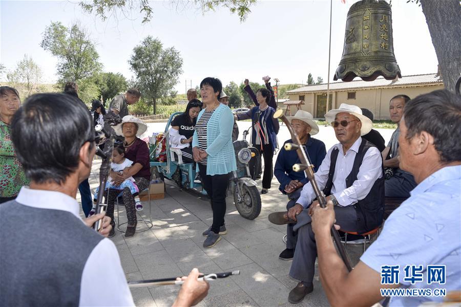 (圖文互動)(4)藝術家進村 新疆古老村莊煥發新顏