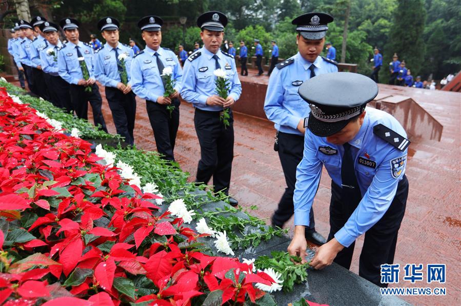 (新華全媒頭條·圖文互動)(9)致敬英烈 捍衛(wèi)榮光——寫在英雄烈士保護法實施后首個烈士紀(jì)念日