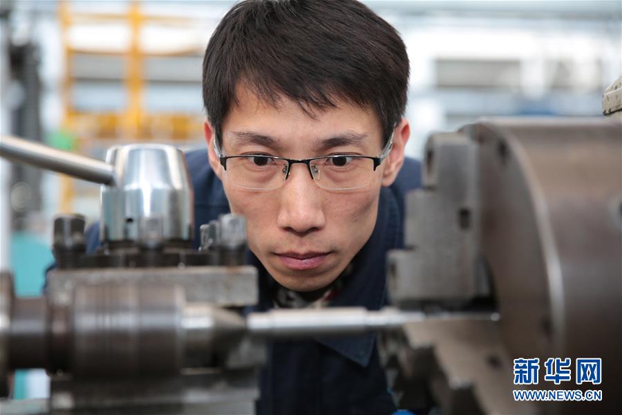 (圖文互動)(2)他用匠心守護飛機心臟——記中國航發(fā)沈陽黎明航空發(fā)動機有限責(zé)任公司一線工人洪家光