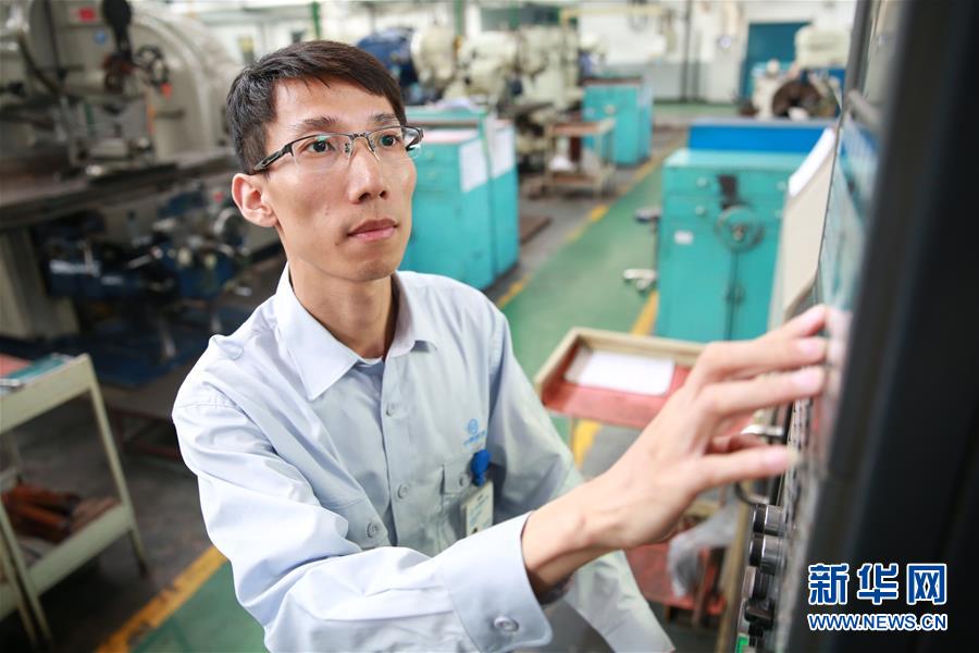 (圖文互動)(3)他用匠心守護飛機心臟——記中國航發(fā)沈陽黎明航空發(fā)動機有限責(zé)任公司一線工人洪家光