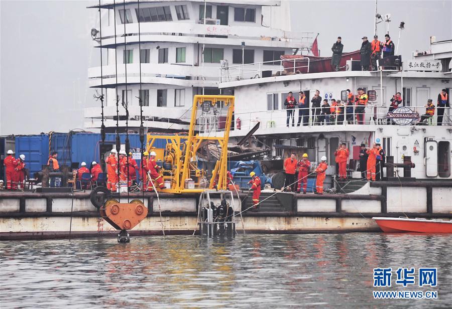 (重慶公交車墜江事故·后續)(2)重慶萬州墜江公交車按計劃今晚將被打撈出水