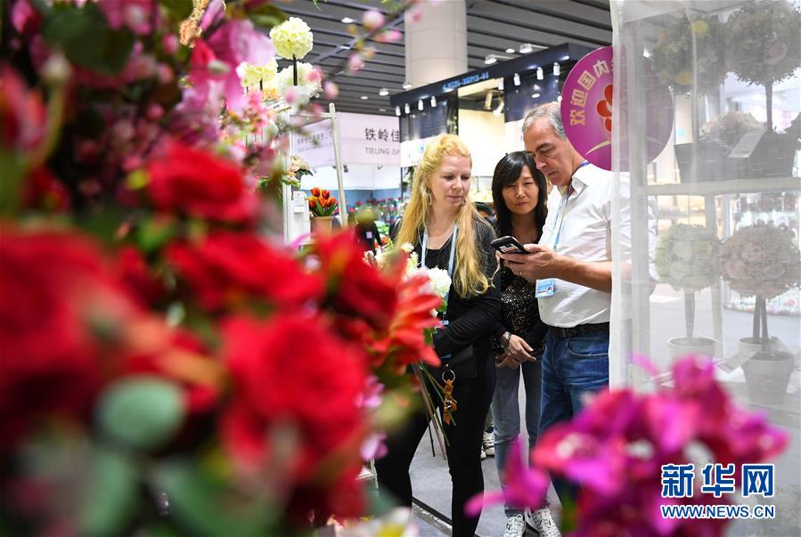 (新華全媒頭條·圖文互動(dòng))(2)揮寫中國(guó)與世界交融發(fā)展新畫卷——以習(xí)近平同志為核心的黨中央引領(lǐng)中國(guó)深層次全方位開放紀(jì)實(shí)