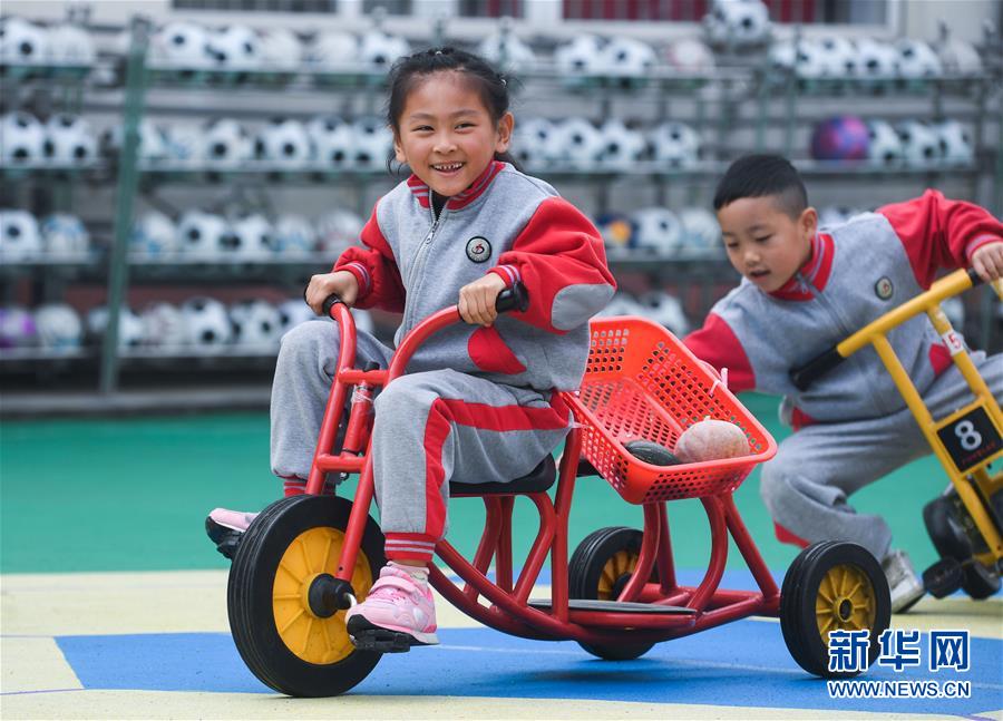 （教育）（1）校園趣味運(yùn)動——“秋冬運(yùn)糧忙”