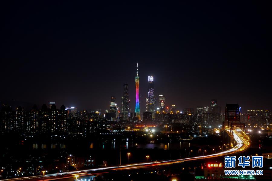 (在習(xí)近平新時(shí)代中國(guó)特色社會(huì)主義思想指引下·慶祝改革開(kāi)放40周年·開(kāi)放發(fā)展)(新華全媒頭條·圖文互動(dòng))(1)開(kāi)放中國(guó):大門越開(kāi)越大 道路越走越寬