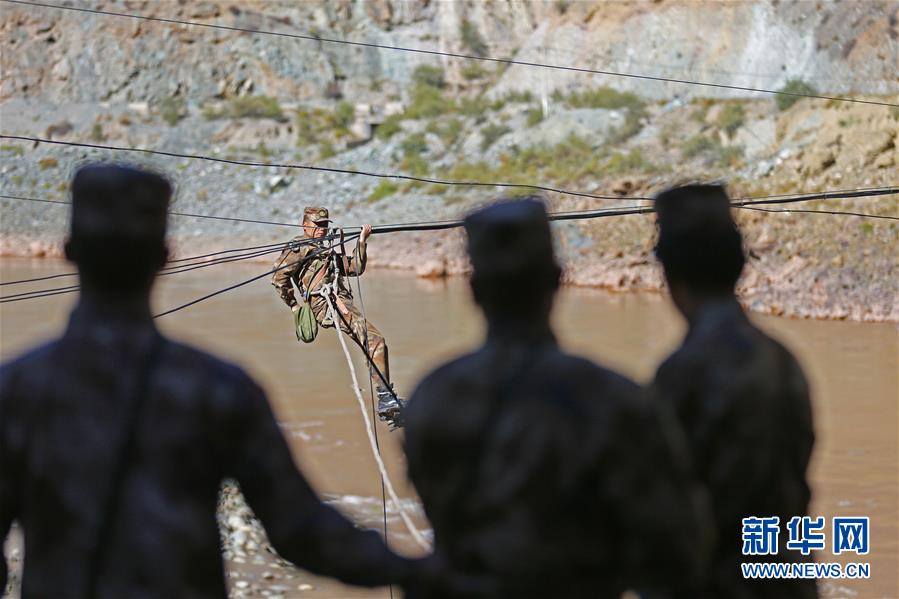 (向奉獻(xiàn)者致敬·圖文互動(dòng))(4)情注一纜通滇藏——記某信息通信基地四營(yíng)五連連長(zhǎng)翁春芳