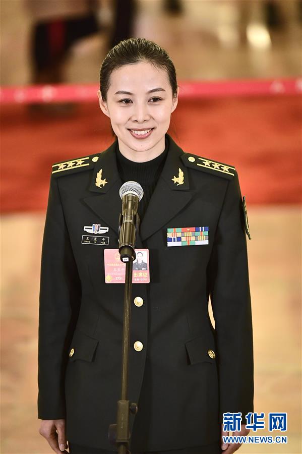 （兩會(huì)·人大開(kāi)幕）（4）全國(guó)人大代表接受采訪(fǎng)